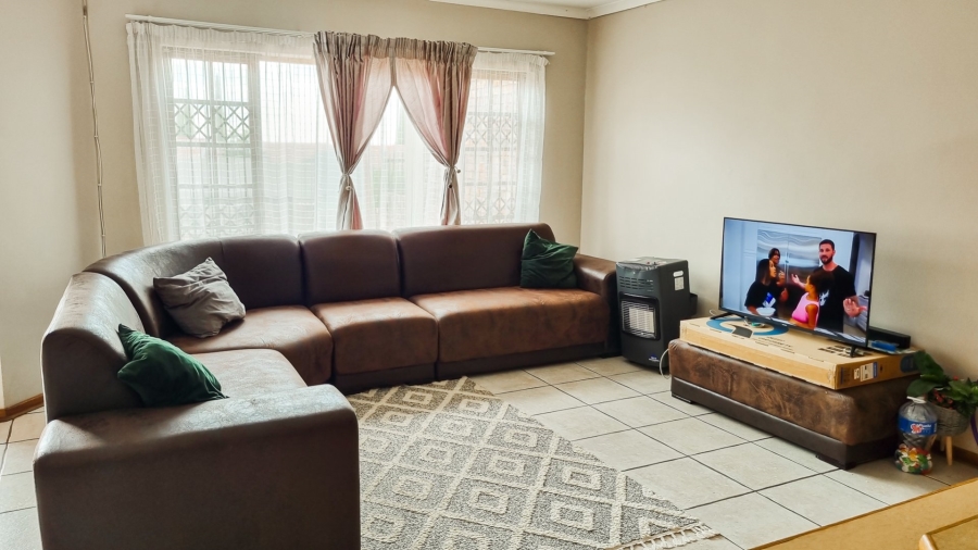 2 Bedroom Property for Sale in Langenhovenpark Free State